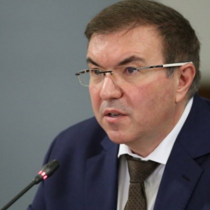 Здравният министър дава брифинг, разяснява за ваксинирането