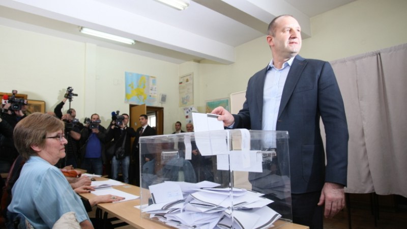 Радев бързо отвърна: Вотът – навреме, изборите няма да се отлагат!