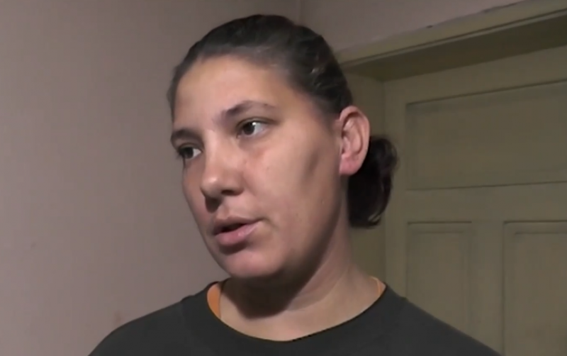 Семейство живее в лишения, купува ваучери за е-обучението на децата си!