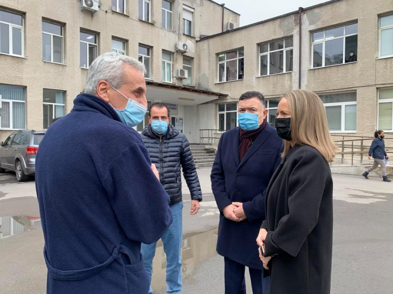Имаме лек спад на заболеваемостта, но това не трябва да ни успокоява