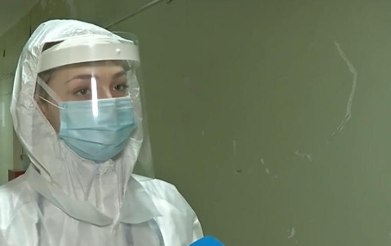 Студентка-доброволка работи в две ковид отделения. Спи по няколко часа... и пак!
