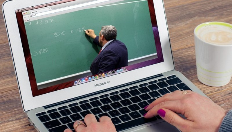Дават по 30 лева на учителите за интернет