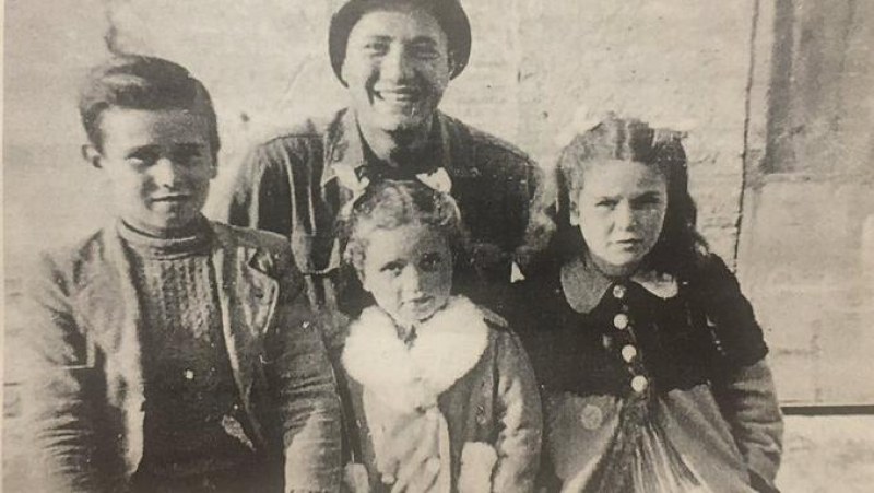 Happy End: Американец откри деца, които едва не убил през войната