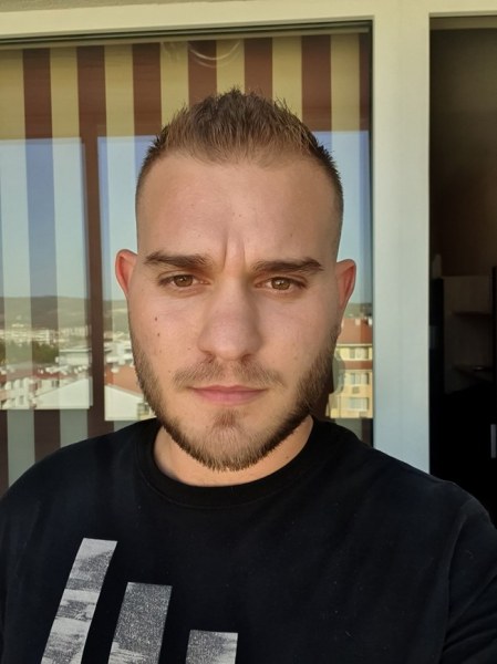 Студент избра COVID отделението пред Коледа у дома!