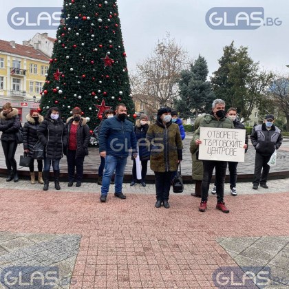 Започна протестът на бармани и сервитьори в Пловдив СНИМКИ