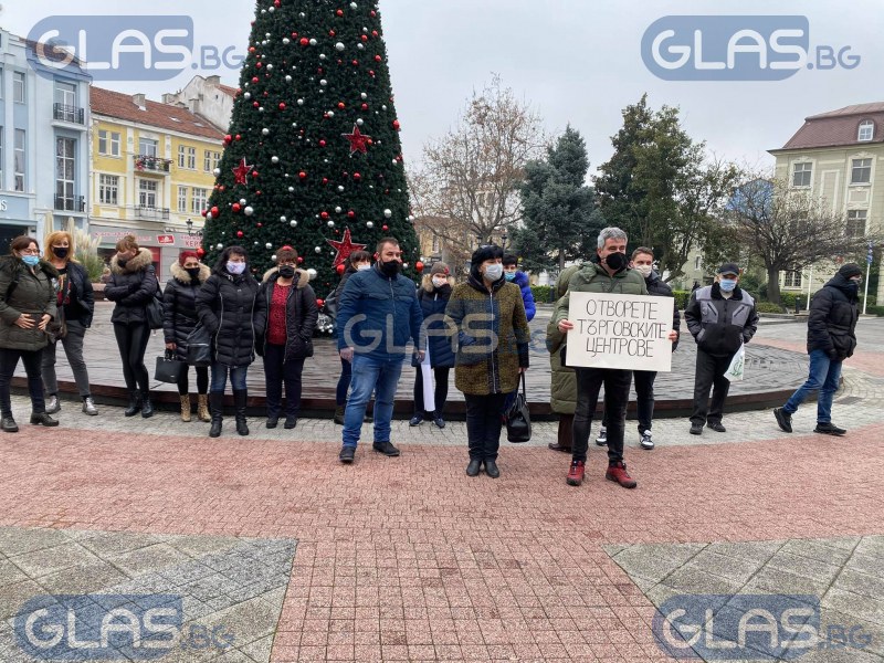 Започна протестът на бармани и сервитьори в Пловдив СНИМКИ