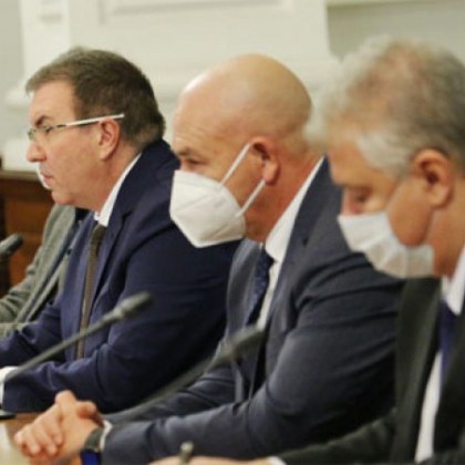 Официално: МЗ съобщи кога започва ваксинацията в България