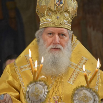Патриарх Неофит: Мирът и любовта на раждащия се днес Богомладенец да бъдат с всички нас
