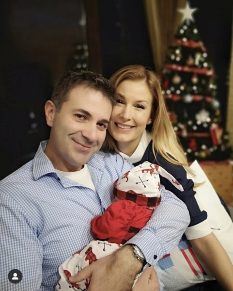 Венелин и Николета показаха бебето на Коледа СНИМКИ