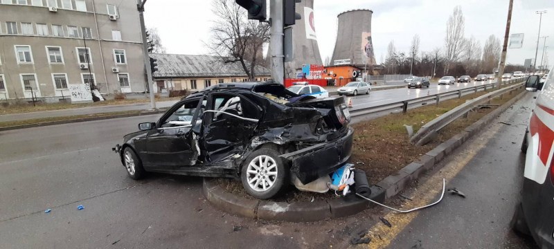 Тежка катастрофа в София, коли са смазани  СНИМКИ