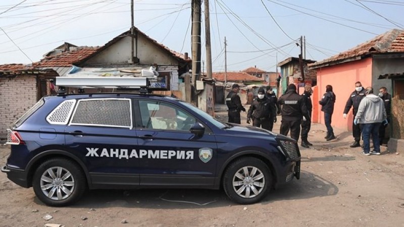 Смърт на жена вдигна накрак полицията в Разлог! Жандармерия блокира циганската махала