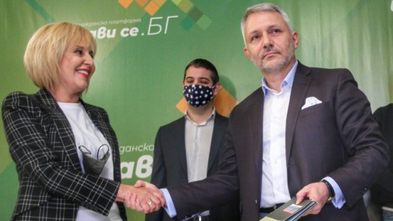 Мая Манолова се 
