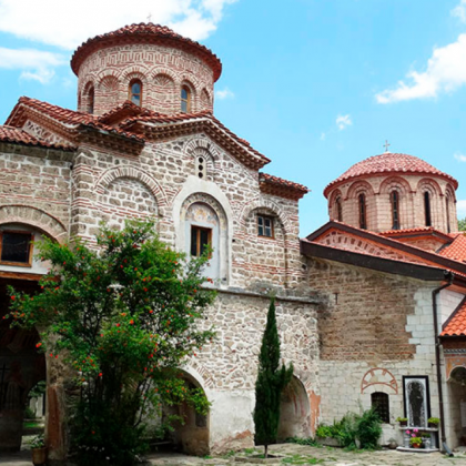 Спасяват стенописите в зимната черква в Бачково, 9 века история!