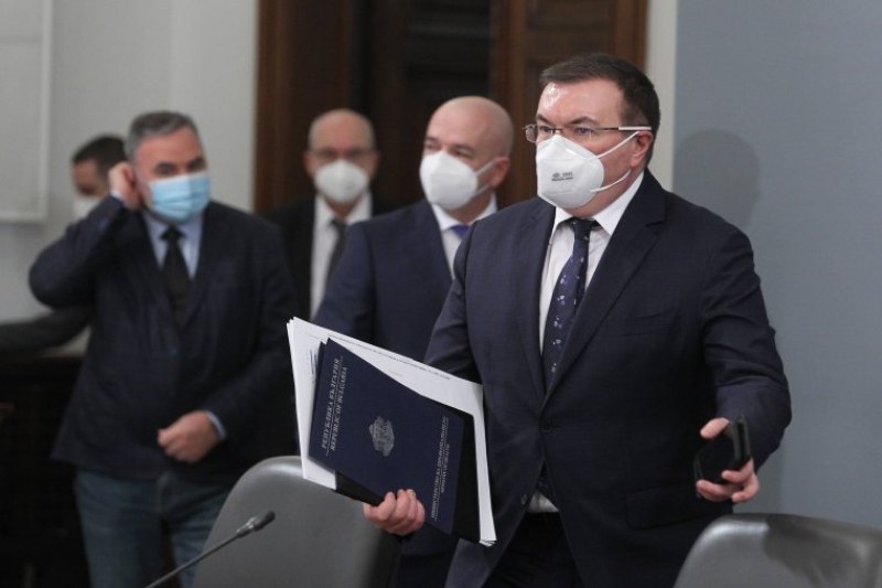 Здравният министър разкри ще пътуват ли свободно неваксинираните