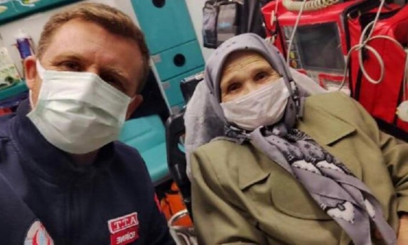 Приеха по спешност в болница майката на Наим Сюлейманоглу