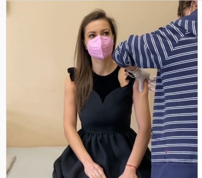 Бившият модел Гери Дончева се ваксинира срещу коронавирус ВИДЕО