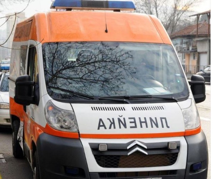 Шофьор отнесе дете и избяга, момиченцето е с фрактури
