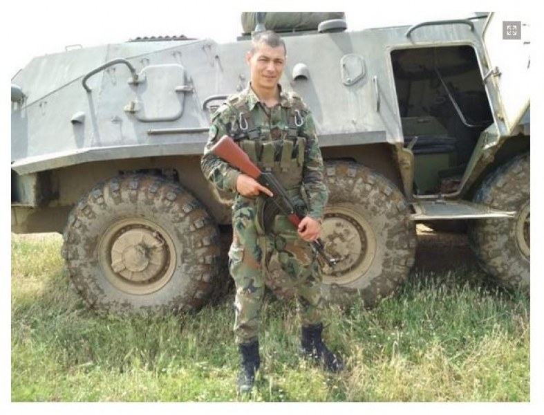 Военен, хванал кръста, дари парите за лечение на дете