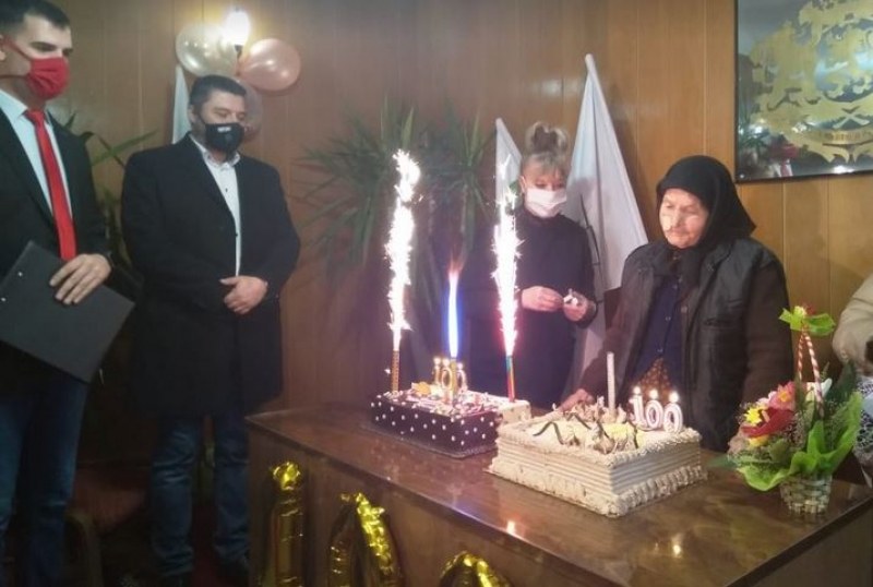 Баба Милка от Пловдивско навърши 100 години! Разкри тайната на дълголетието
