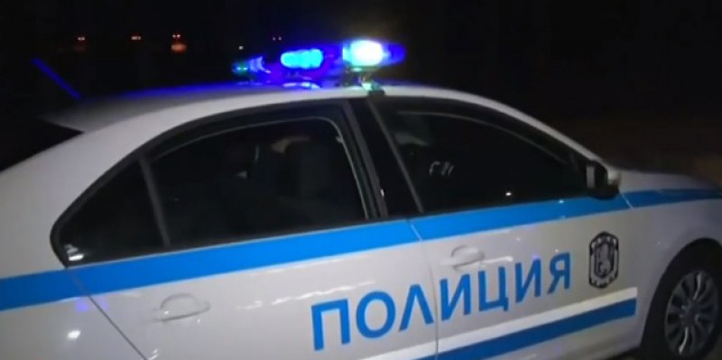 Мъж посрещна приятели на сестра му у дома, гостите му откраднаха колата