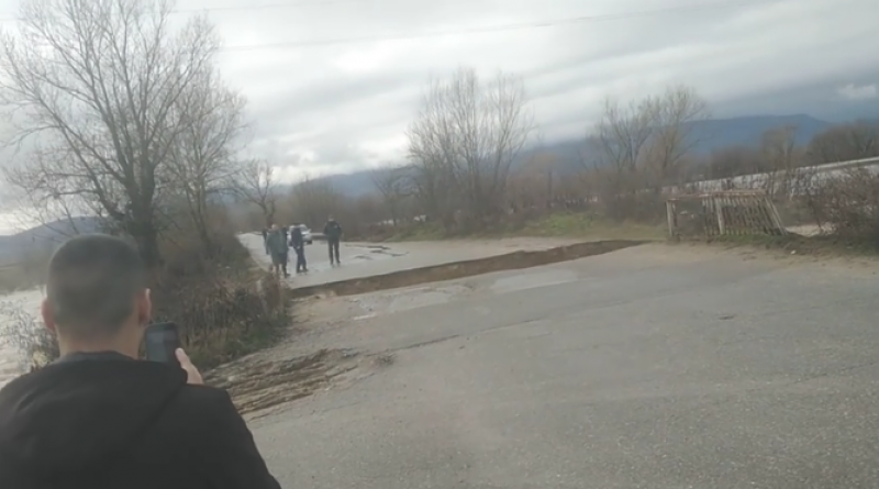 Реки в Бургаско излязоха от коритата си. Места отнесе пътя между две села ВИДЕО