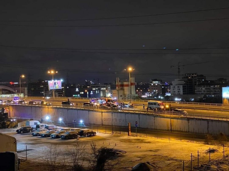 Тежка верижна катастрофа между 10 коли в София!* СНИМКИ