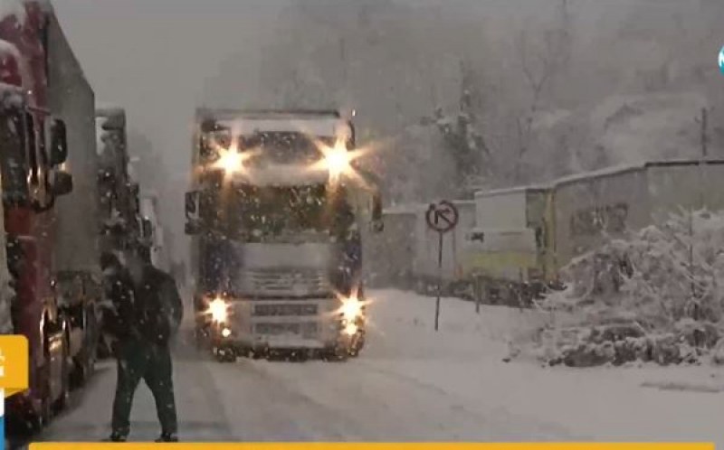 Тир замалко да отнесе колеги шофьори и тв екип на Хаинбоаз ВИДЕО