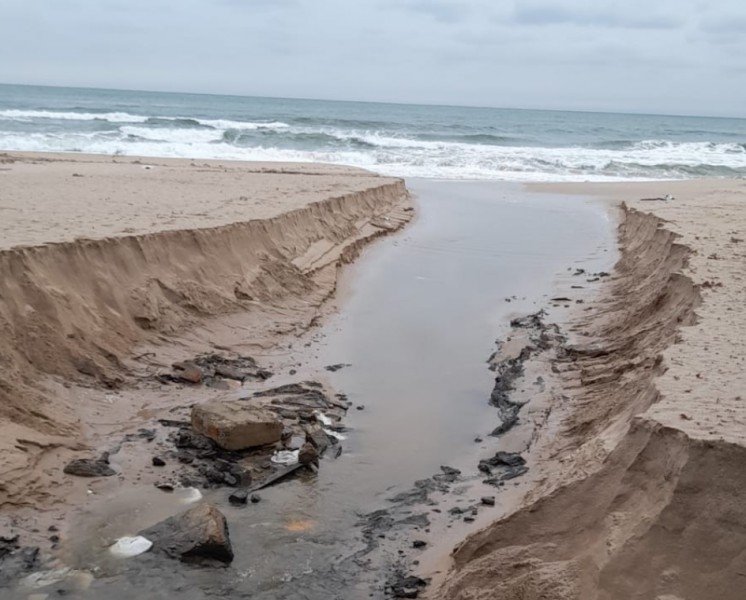 Два от любимите ни плажове по морето - изядени от дъждовете! СНИМКИ