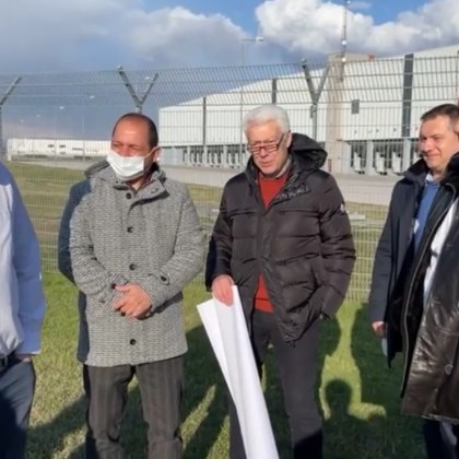 Премиерът за мерките (либерални), парите (1,3 млрд. за бизнеса) и заводите (работят)
