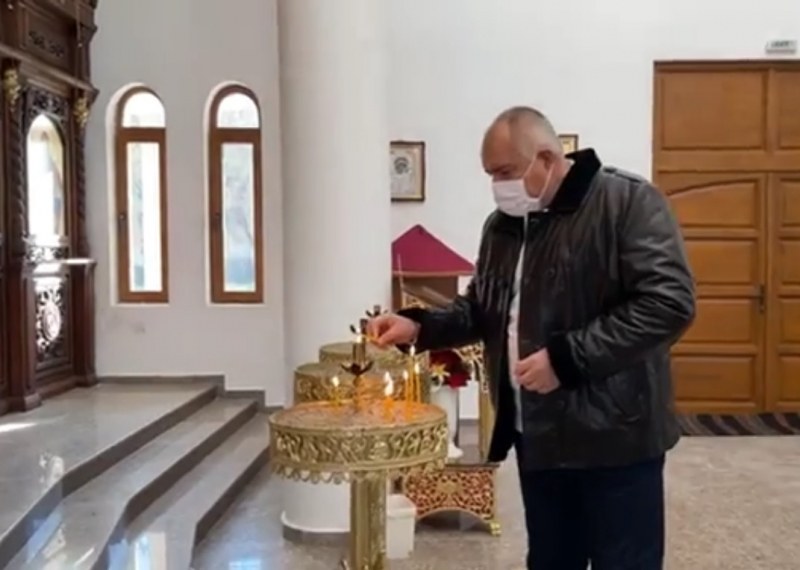 Премиерът на църква в Раковски, призова католиците да гласуват