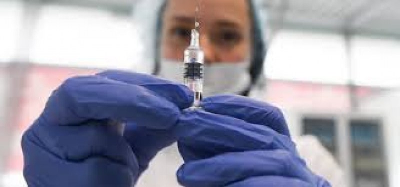 Експерти настояват да се преустанови ваксинацията с Pfizer сред възрастните хора