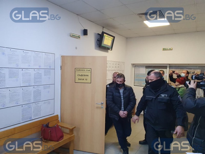 Фалшификаторите на документи в Пловдив: Не се познаваме!