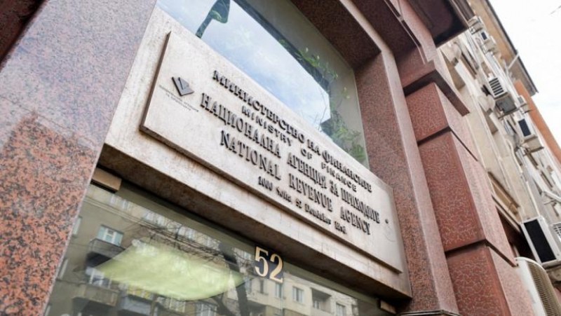 Фирмите вече ще уведомяват НАП за уволнени служители