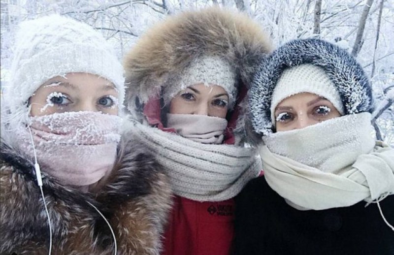Детски градини работят при -50 градуса, фестивалите не спират