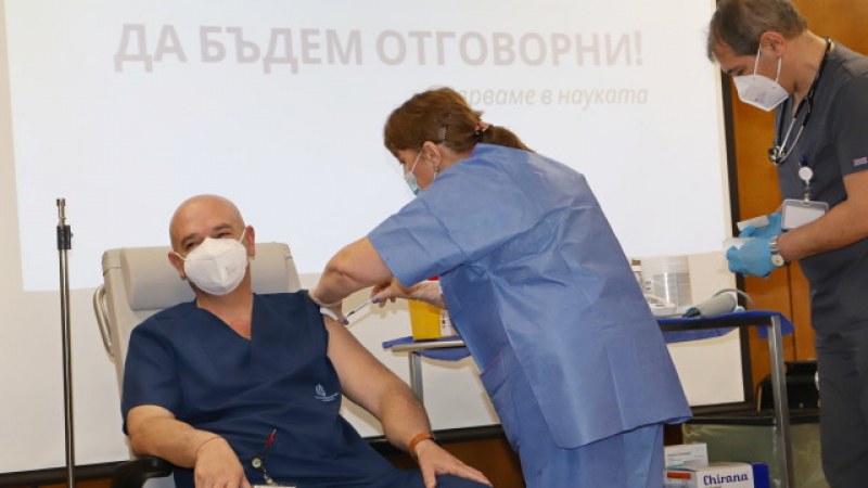 След второто убождане,  Мутафчийски: Ваксината работи, имам имунитет!
