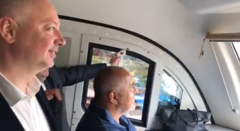 Борисов подкара влака! Премиерът инспектира новите мотриси на БДЖ-то ВИДЕО