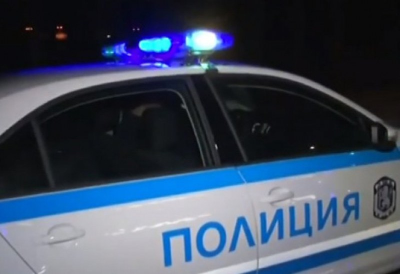 Кървава разпра в Петрич: 20-годишен нахълта в дома на комшии, преби ги!