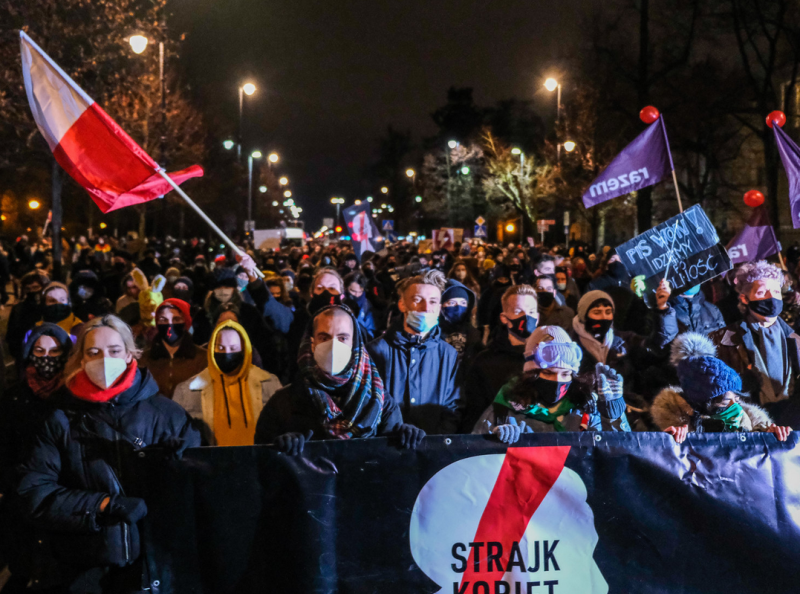 Масови протести в Полша след забраната на абортите