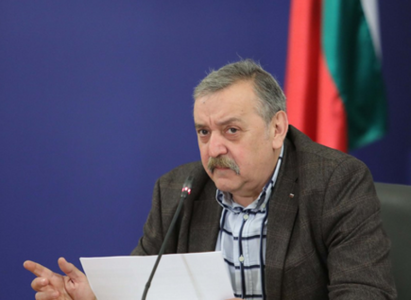Проф. Кантарджиев коментира колко още ще продължи борбата с COVID-19