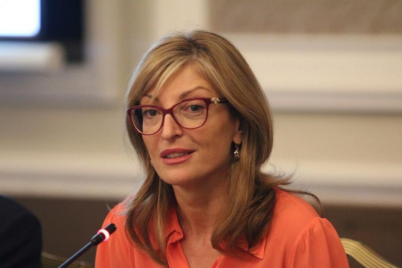 Захариева: Присъдата за затвор на Навални е недопустима