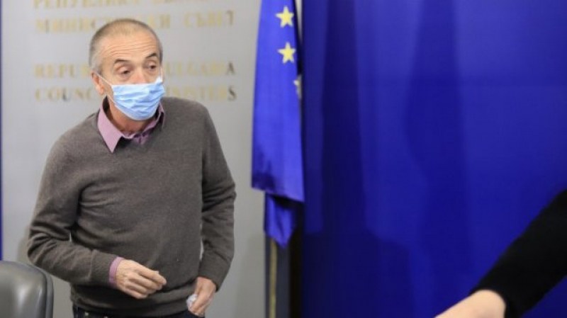 Доц. Мангъров: В най-затворените страни ръстът на заразени е най-висок!