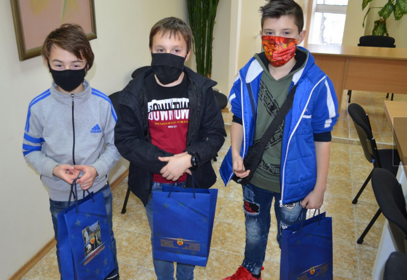 Трима малки герои спасиха дядо, пострадал след грабеж