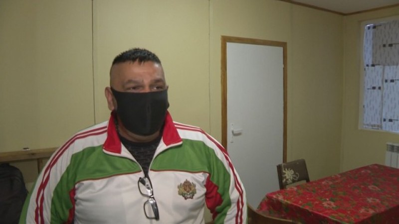 Да подготвяш шампиони, а да спиш на пода! Само в България го има това