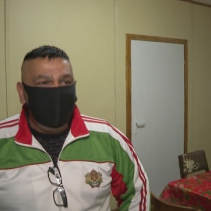 Да подготвяш шампиони, а да спиш на пода! Само в България го има това