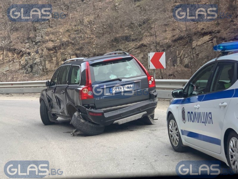Катастрофа на пътя Пловдив-Пампорово, движението е затруднено СНИМКИ