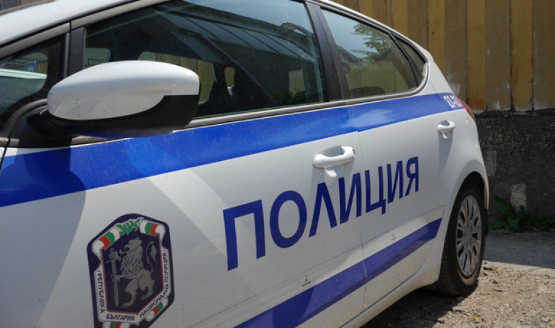 Маскирани ограбиха дядо в дома му