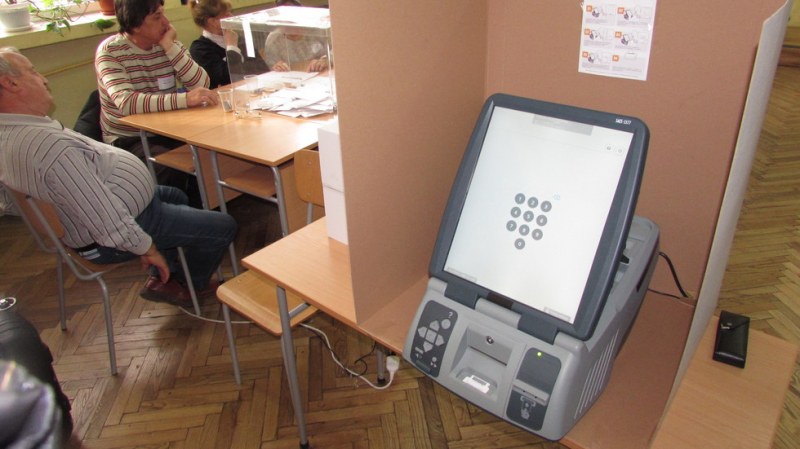 Машините за вота – като клюкарките! А член на СИК тръгне да манипулира, а…