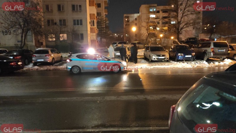 Млад шофьор удари три паркирани коли в Пловдив, полиция е на мястото СНИМКА