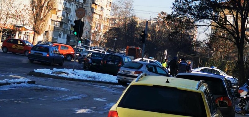 Двама души пострадаха при инцидента с три коли в Пловдив