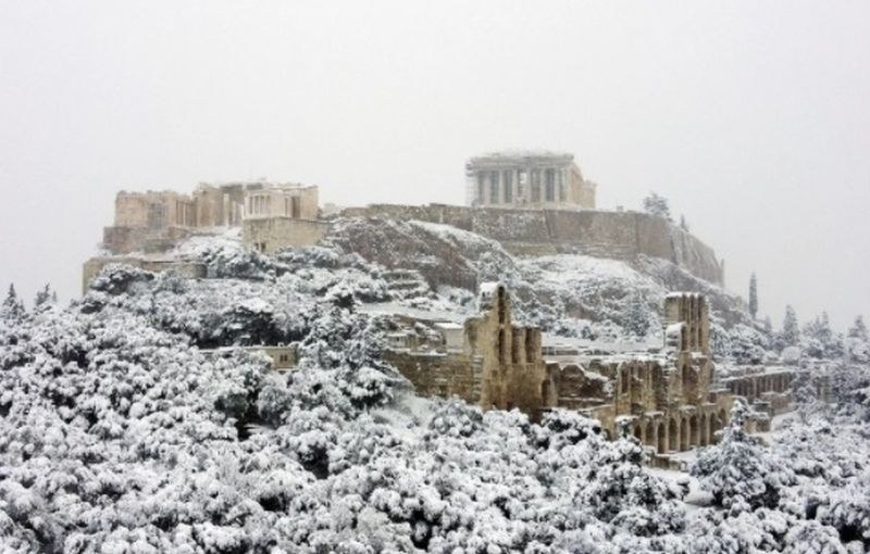Партенонът изчезна в снега! Гърция не е виждала такова нещо СНИМКИ
